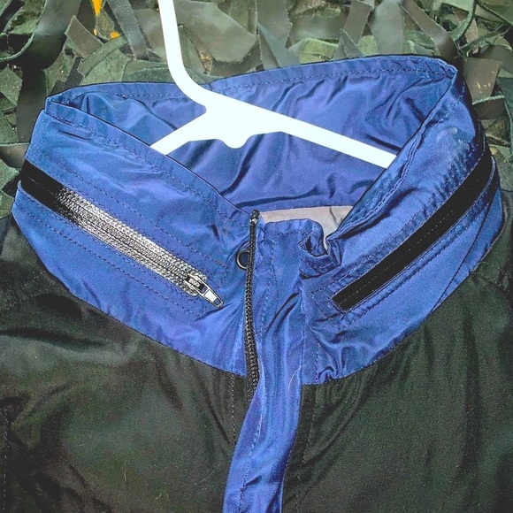 BLUE DESIGNER CONTROL SECTOR WINDBREAKER - Picture 4 of 8